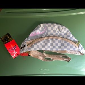 SprayGround rose limited edition Fanny pack